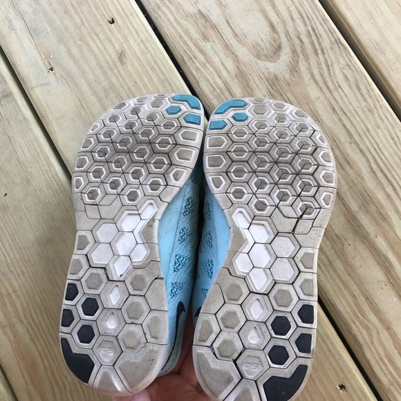 Nike free runs - Picture 2 of 3